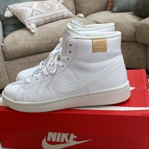 Women’s white, Nike Court Royale sz:8.5
